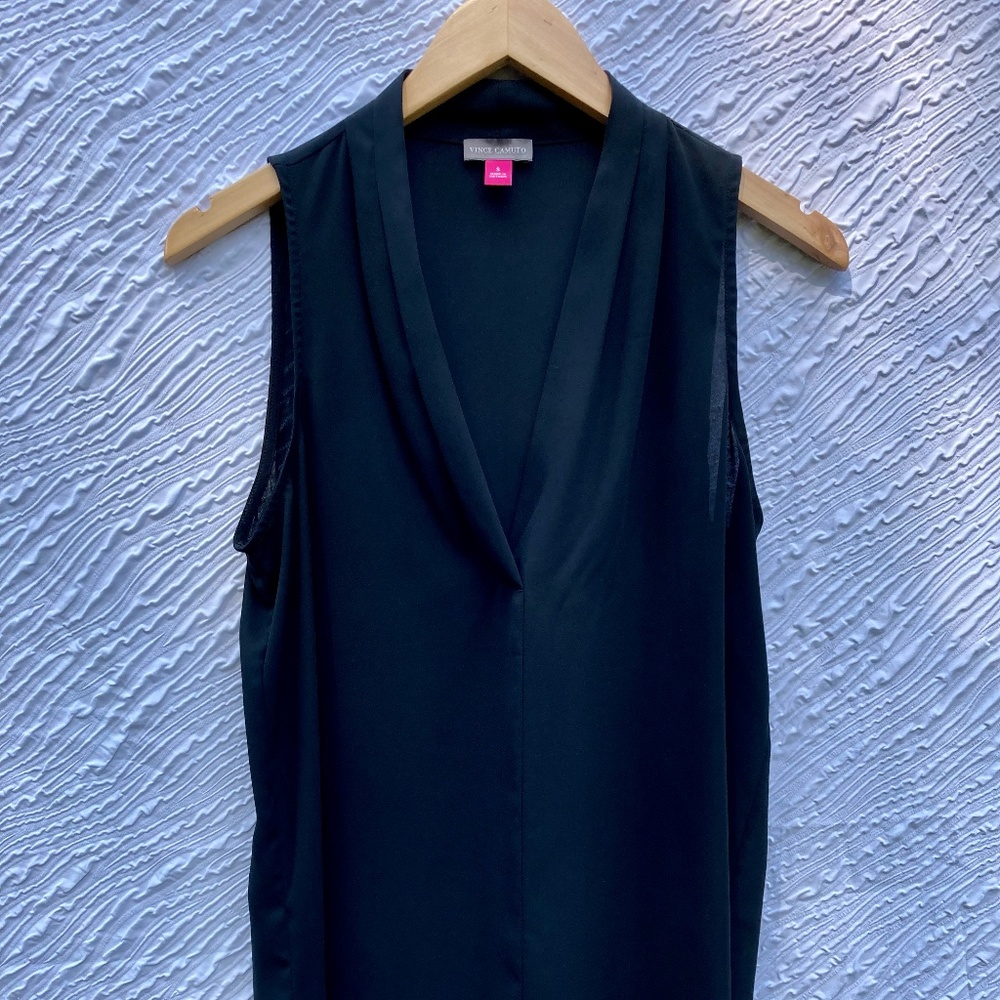 Vince Camuto Black Sleeveless V-Neck Top - Women's Small